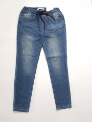 Jean Kancan lửng 9t xược rách gối 1 bên 