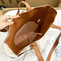 LEWE cập bến với mẫu tote vintage sang – tinh tế