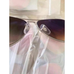 Có 1c rayban hồng hàng xịn