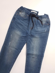 Jean Kancan lửng 9t xược rách gối 1 bên 