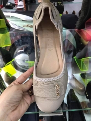 Giày mềm êm