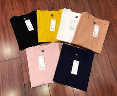 . UNIQLO - ÁO THUN VỀ FORM SUÔN NHƯ WEB