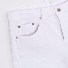 Jean trắng Uniqlo form baggy