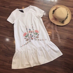 Đầm đuôi cá thêu sắc sảo