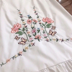 Đầm đuôi cá thêu sắc sảo