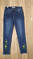 Jean lửng 9 tấc lưng cao thêu xinh xắn