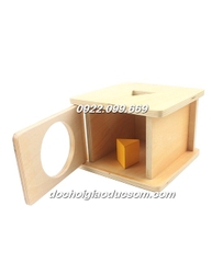 Thả khối lăng trụ tam giác vào hộp có lỗ - Giáo cụ Montessori 0-3 tuổi