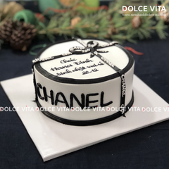 152 (40) Bánh vẽ hộp quà có nơ Chanel