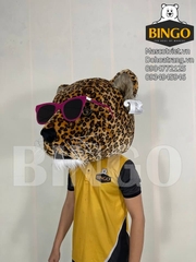 Đầu mascot báo đeo kính hồng