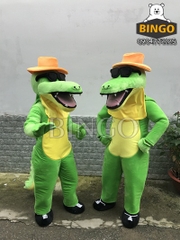 Mascot cá sấu tạo dáng