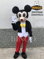 Mascot Chuột Mickey tạo dáng