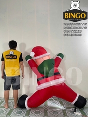 Mô hình hơi trưng bày ông già Noel leo tường