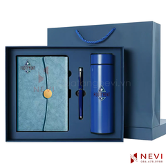 Bộ Quà tặng nhân viên, khách hàng, đối tác gồm sổ da, bút ký và bình giữ nhiệt, in ấn theo yêu cầu, cung cấp bởi Quà tặng Nevi