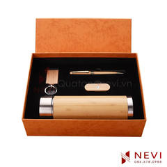 bộ quà tặng đẳng cấp gồm bình giữ nhiệt vỏ tre có chức năng hiển thị nhiệt độ và usb, bút ký, móc khóa bằng gỗ cung cấp bởi Quà tặng Nevi