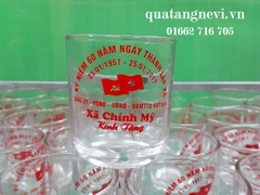 Ly thủy tinh 1