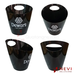 in xô đá nhựa bởi quà tặng nevi