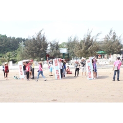Đoàn 500 khách chơi Team tại Bãi biển Minh Châu Quan Lạn (năm 2014)