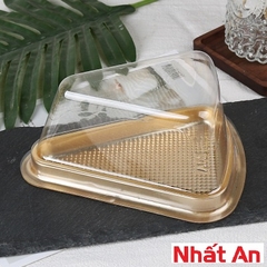 Hộp tam giác đế vàng A03