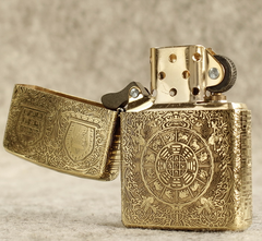 Zippo 12 con giáp