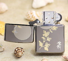 Zippo hoa cúc dưới trăng