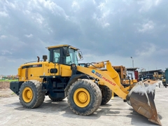 Máy xúc lật cũ 3 m3 Changlin 955