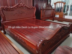 Giường ngủ hoàng gia