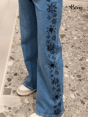 Quần jeans suông viền thêu đính đá