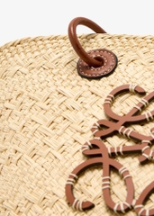 Túi Anagram Basket làm từ lá cọ iraca và da bê