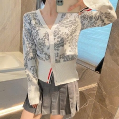 Cardigan Thom Browne họa tiết paisley xám viền kem