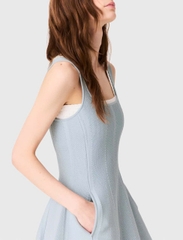VÁY NGẮN MAJE HIỆU ỨNG 2 TRONG 1