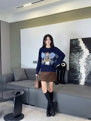 Áo len WHOAU cổ tròn len wool 2 màu hoạ tiết gấu thêu Freesize