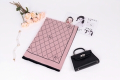 Khăn Chanel họa tiết monogram xám hồng
