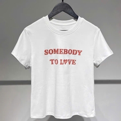 T-shirt Mo&Co chữ Somebody to love 3 màu