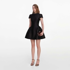 VÁY NGẮN CỔ BẺ BẰNG VẢI TAFFETA ĐEN