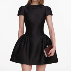 VÁY NGẮN CỔ BẺ BẰNG VẢI TAFFETA ĐEN