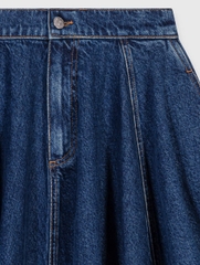 VÁY DENIM MAJE NGẮN XOÈ