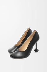 Toy pump LOEWE in goatskin