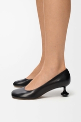 Toy pump LOEWE in goatskin
