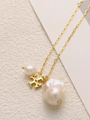 Dây chuyền Tory Burch ngọc trai kèm logo