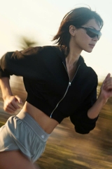 Áo hoodie khóa kéo Sweet Escape
