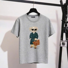 Áo thun Polo Bear màu xanh rêu đậm, chất liệu cotton.