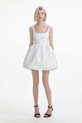 Váy satin trắng Self- Portrait dáng mini bồng viền ngực đá