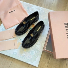 Loafer MiuMiu đen bóng bản VIP