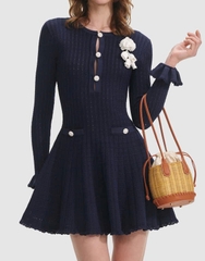 vay-self-portrait-dang-mini-mau-navy-khuy-ngoc-trai-charm-hoa-trang