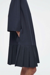 Váy COS suông tay lỡ cổ tròn xếp ly navy