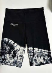 Quần ngố DKNY loang gấu