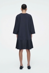 Váy COS suông tay lỡ cổ tròn xếp ly navy
