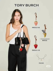 Charm Tory Burch hình Strawberry