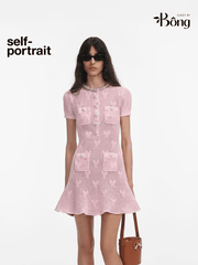 Váy Sel-Portrait len lưới hồng đuôi cá cổ đá ngọc trai