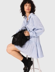 Đầm ngắn satin xếp nếp đính đá